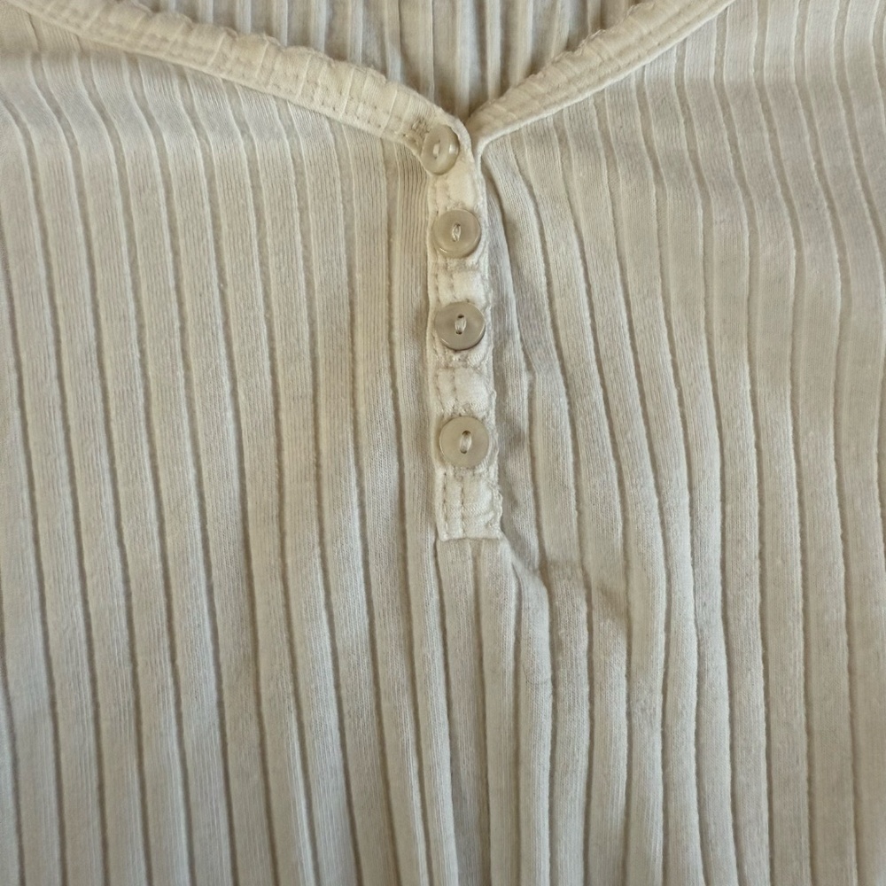 American Eagle Basic Button Cropped Tee - image 3